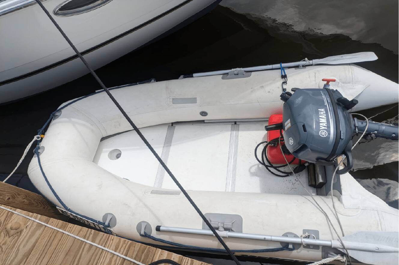 A photo of this 2001 Cruisers Yachts 3870 EXPRESS
