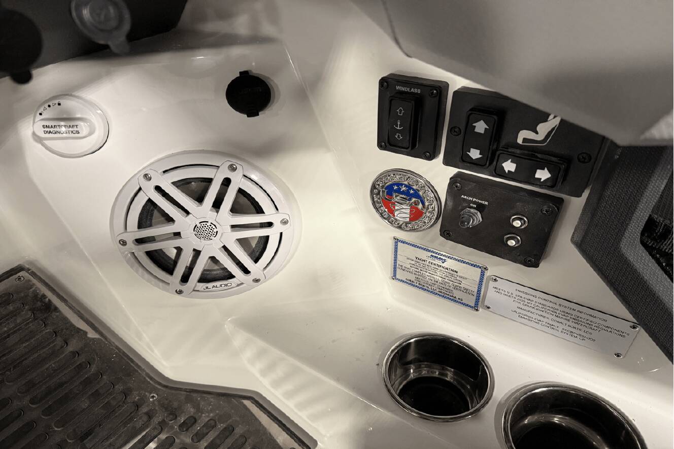 A photo of this 2025 Cobalt R8 Outboard