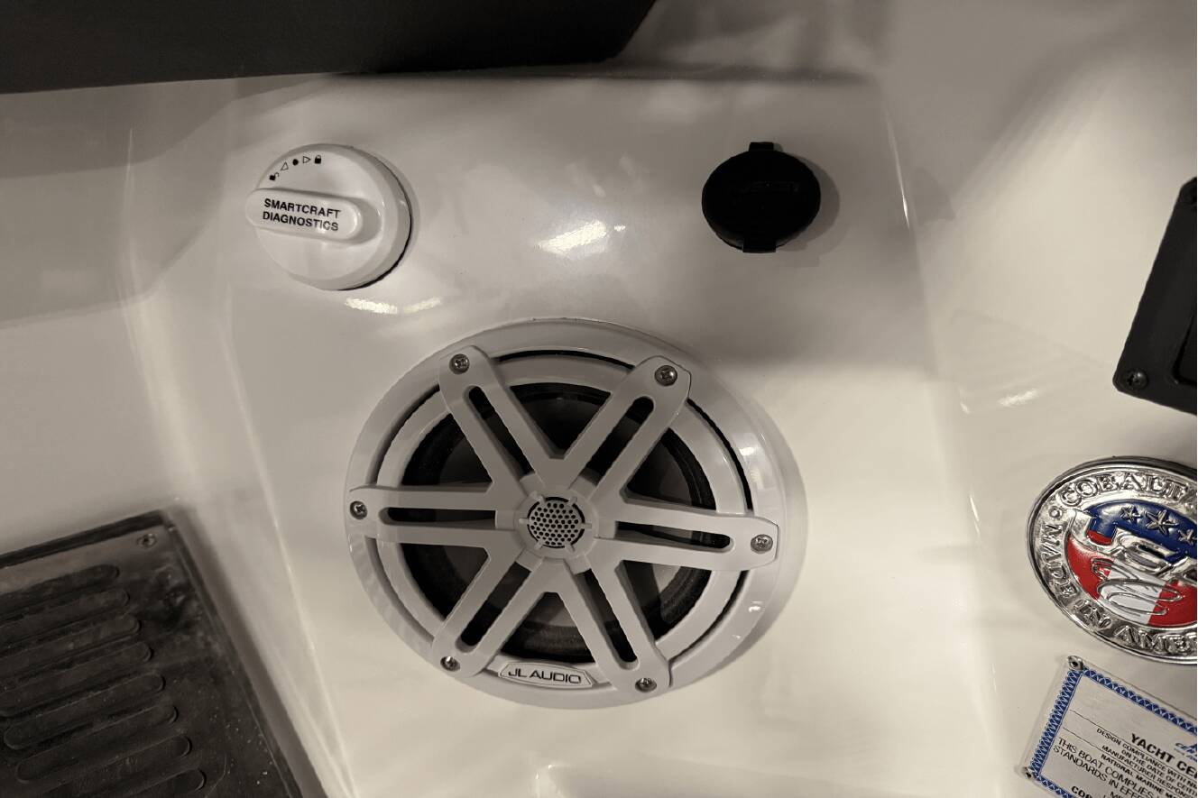 A photo of this 2025 Cobalt R8 Outboard