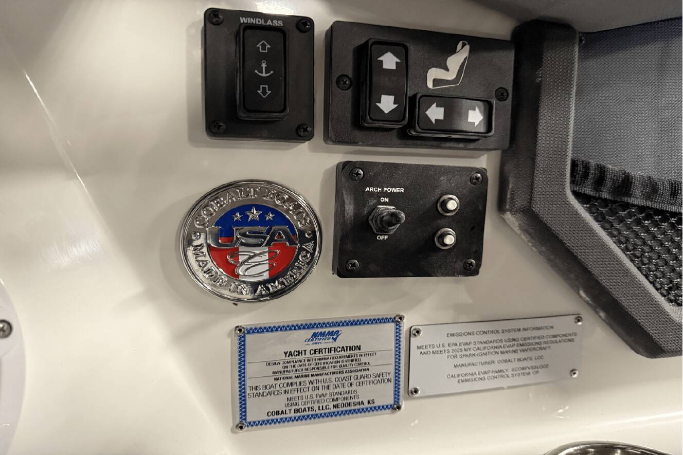 A photo of this 2025 Cobalt R8 Outboard