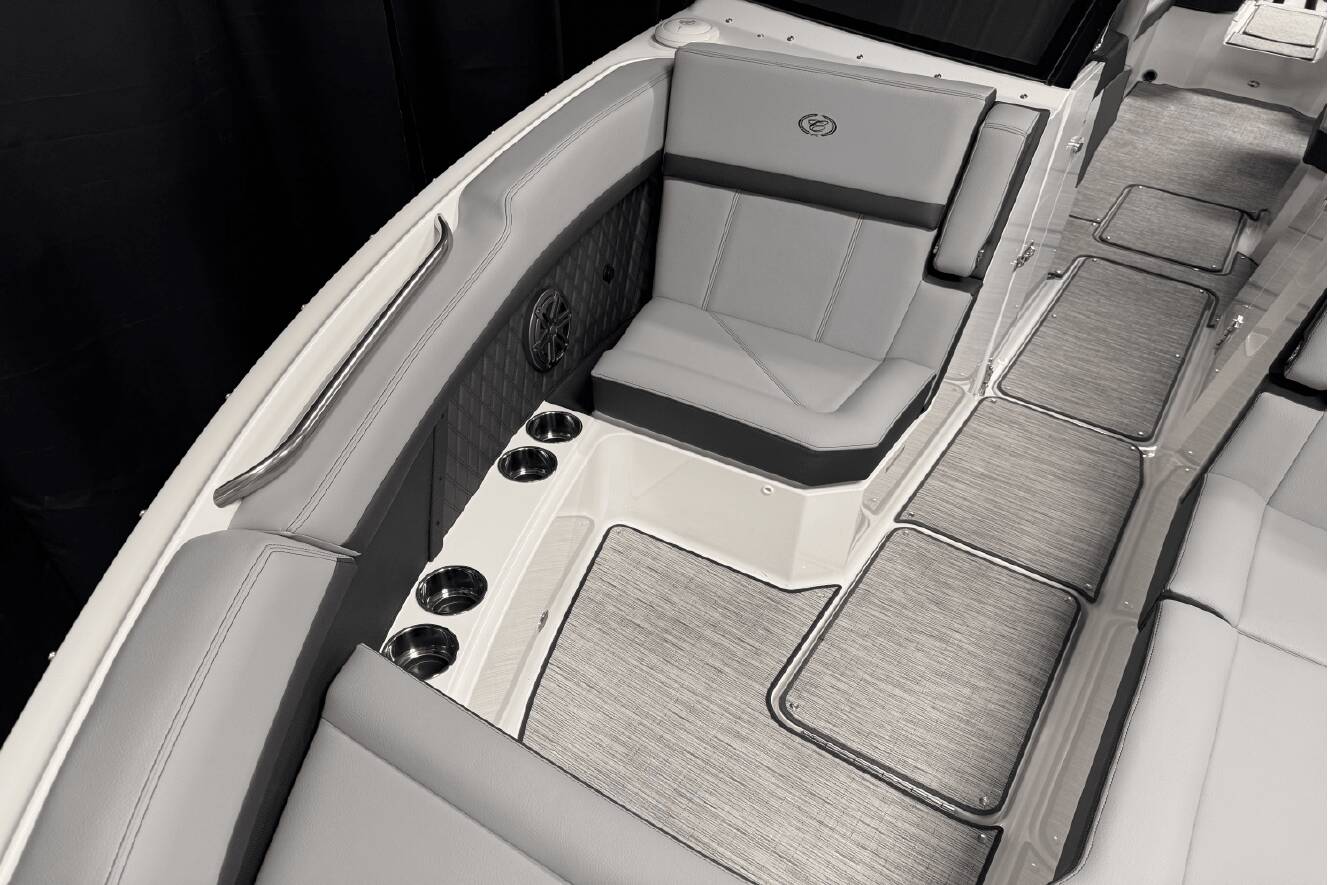 A photo of this 2025 Cobalt R8 Outboard