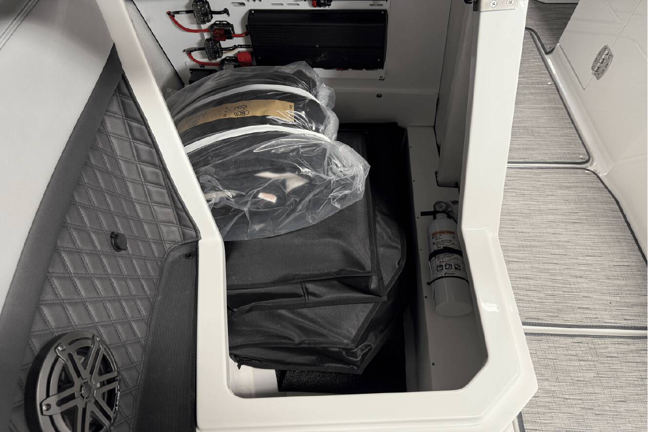 A photo of this 2025 Cobalt R8 Outboard