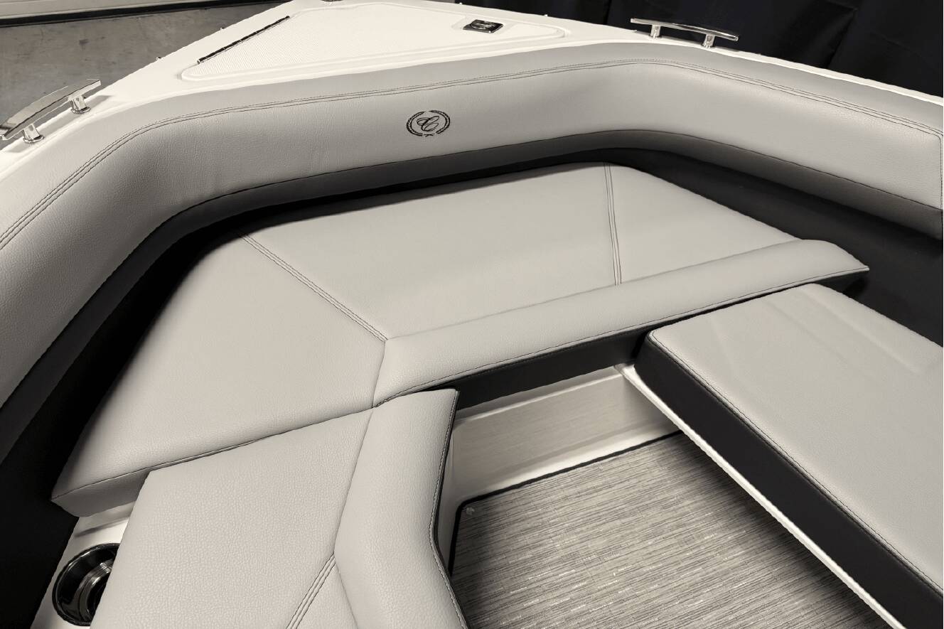 A photo of this 2025 Cobalt R8 Outboard