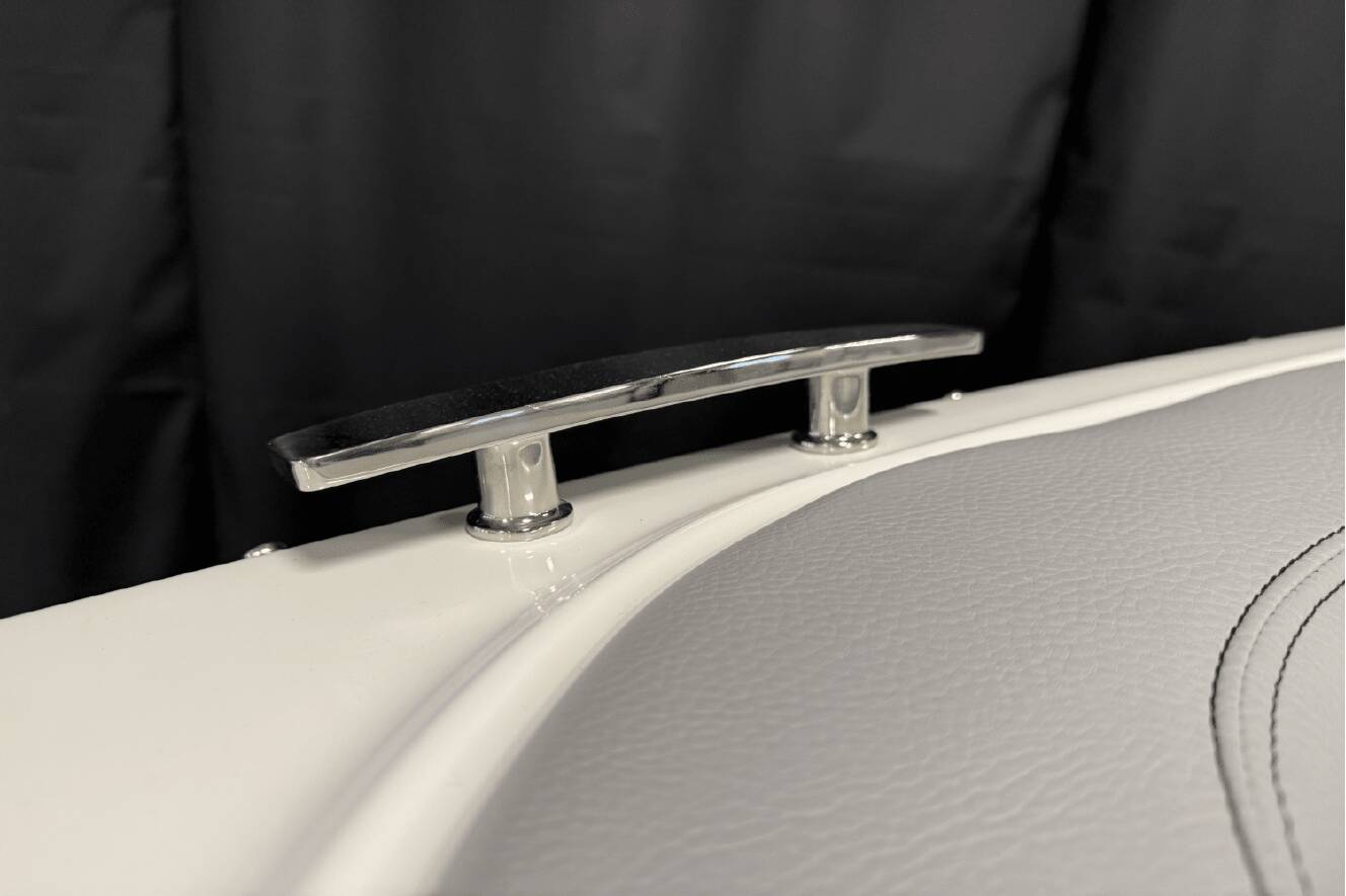 A photo of this 2025 Cobalt R8 Outboard
