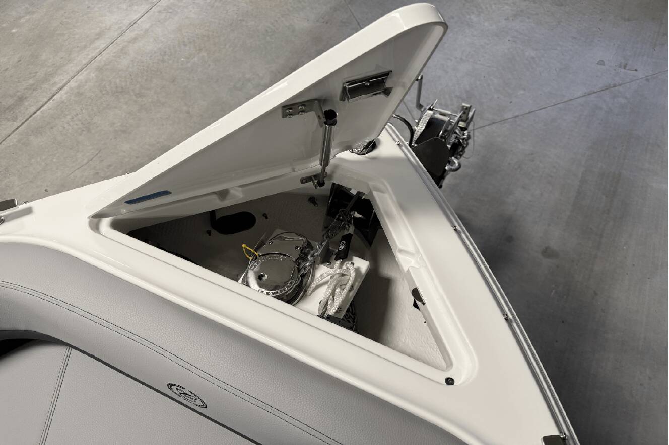 A photo of this 2025 Cobalt R8 Outboard