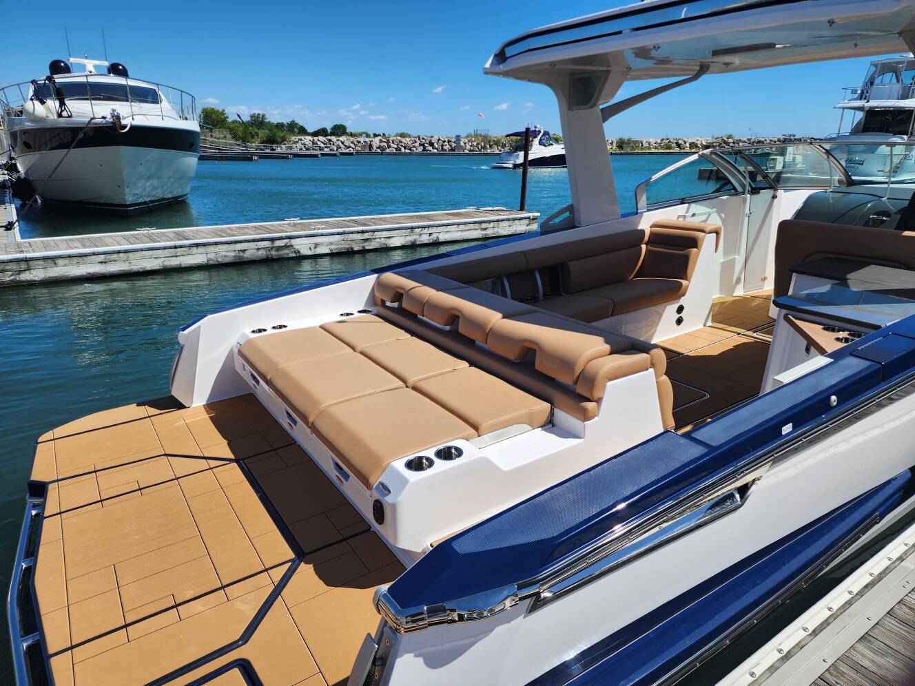 A photo of this 2024 Aviara AV32