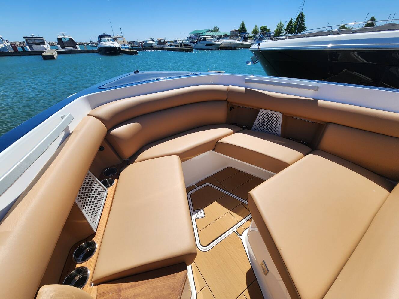 A photo of this 2024 Aviara AV32