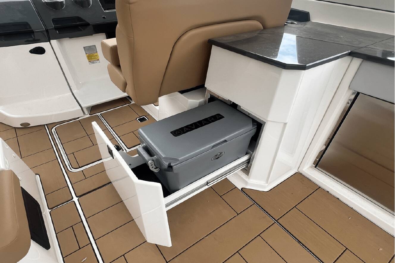 A photo of this 2022 Aviara AV36 Outboard