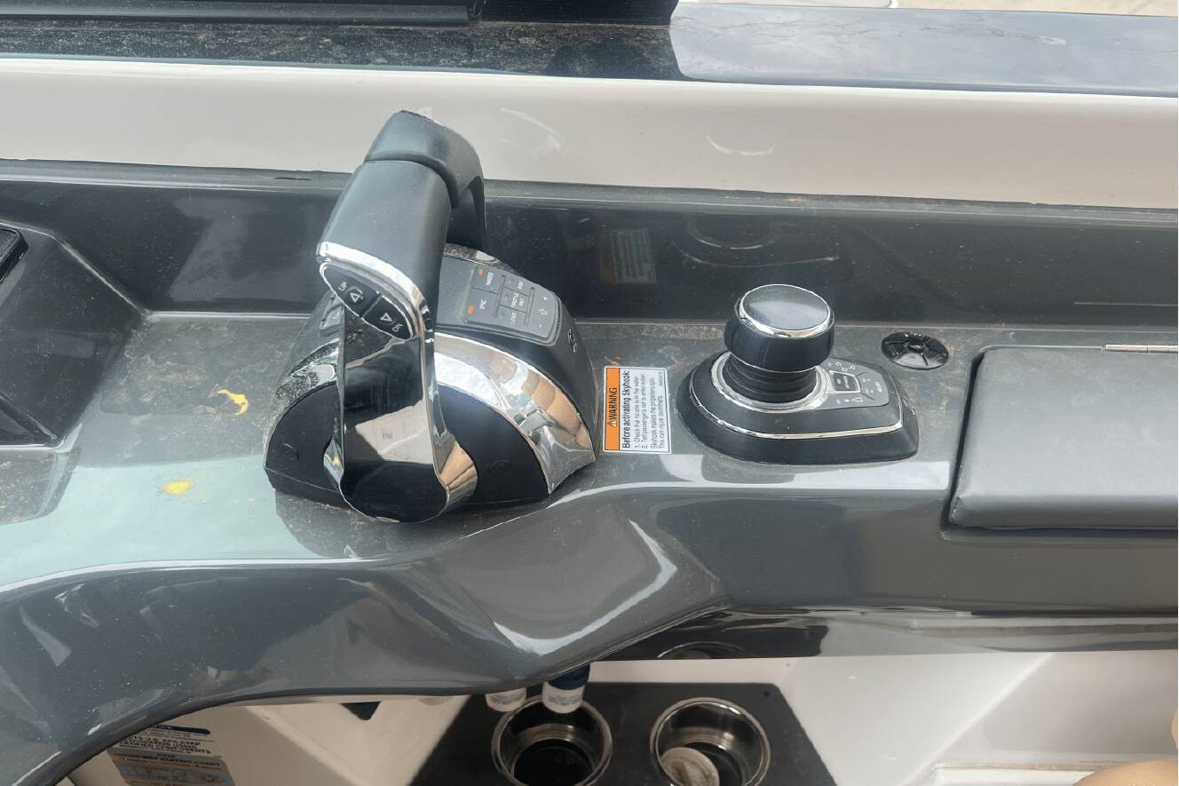 A photo of this 2022 Aviara AV36 Outboard