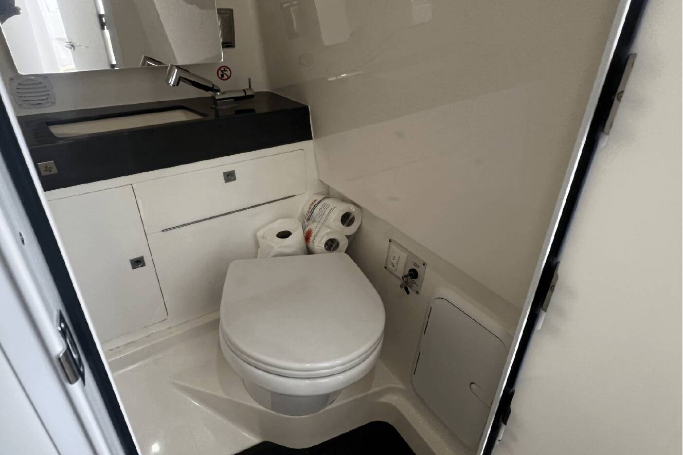 A photo of this 2022 Aviara AV36 Outboard