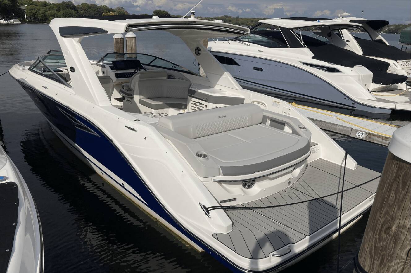 A photo of this 2026 Sea Ray SLX 310
