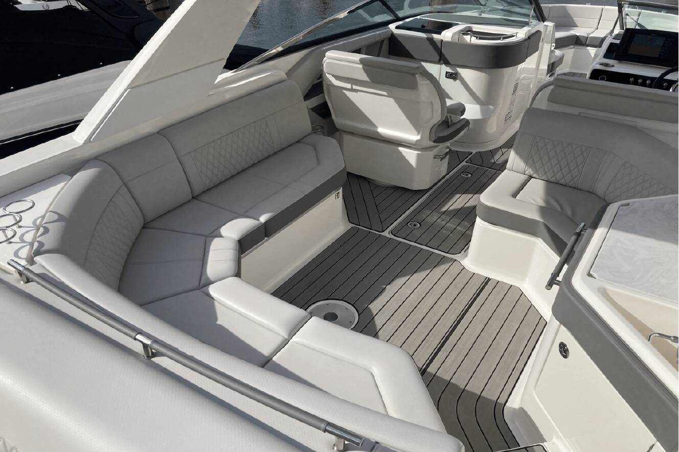 A photo of this 2026 Sea Ray SLX 310