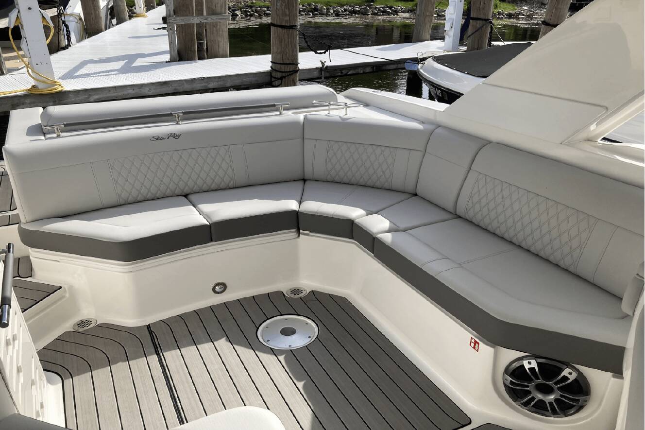 A photo of this 2026 Sea Ray SLX 310