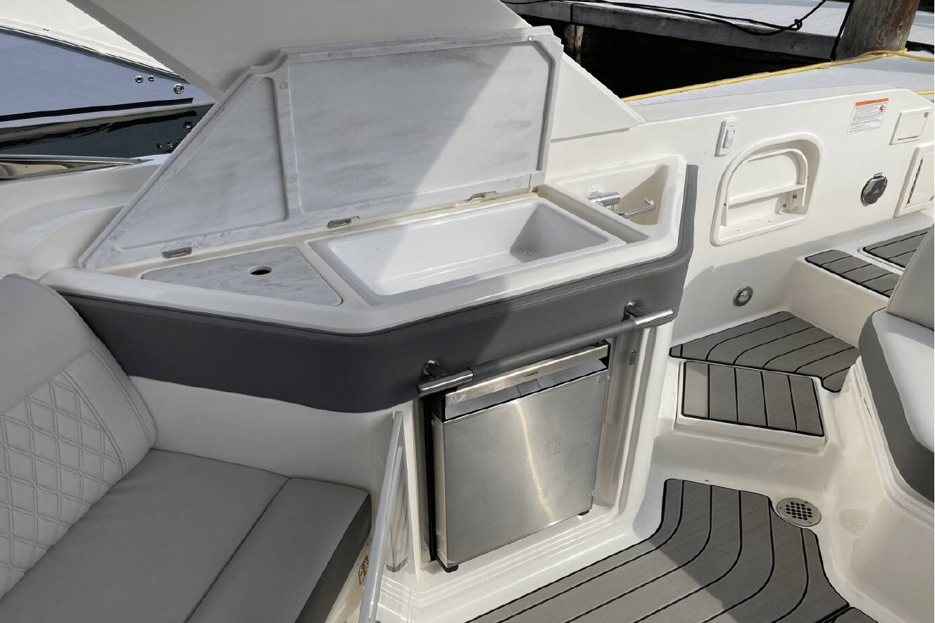 A photo of this 2026 Sea Ray SLX 310