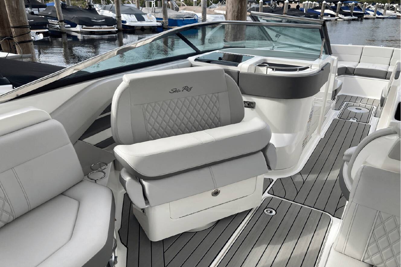 A photo of this 2026 Sea Ray SLX 310