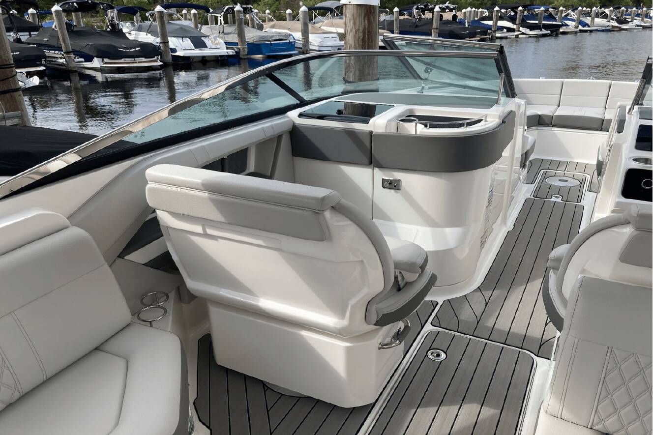 A photo of this 2026 Sea Ray SLX 310