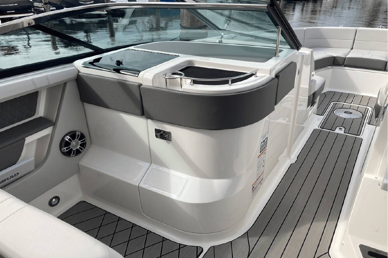 A photo of this 2026 Sea Ray SLX 310