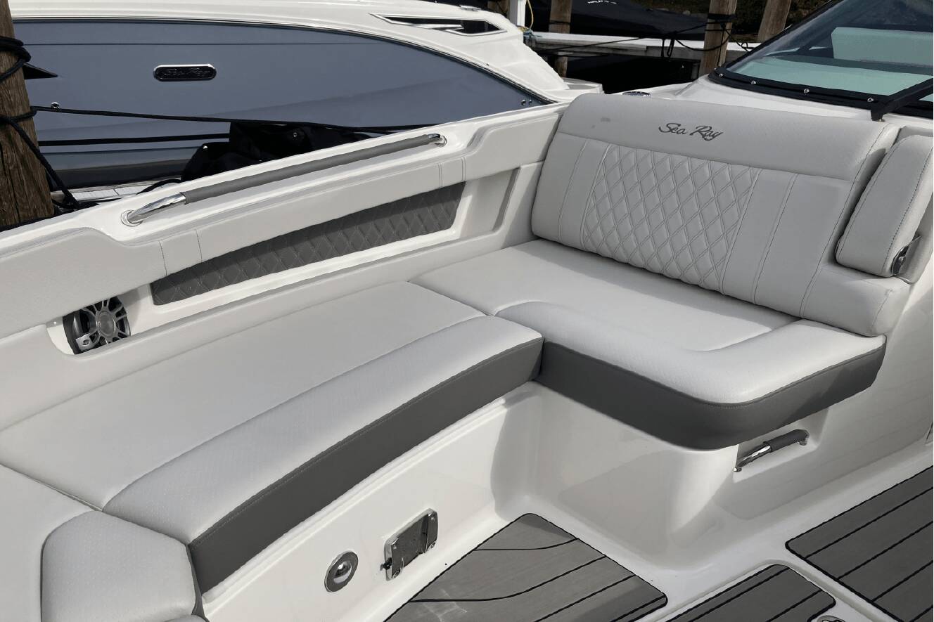 A photo of this 2026 Sea Ray SLX 310
