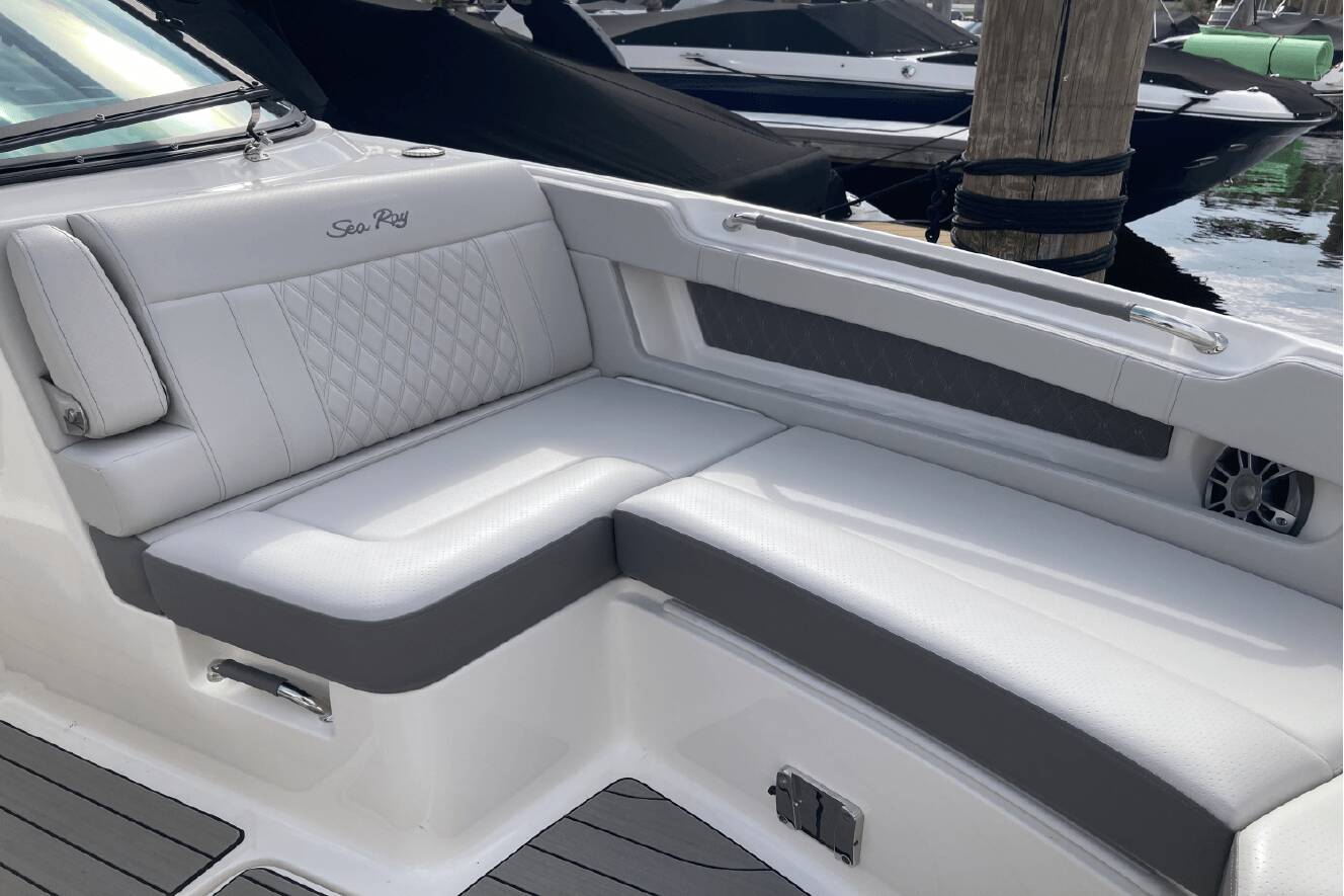 A photo of this 2026 Sea Ray SLX 310