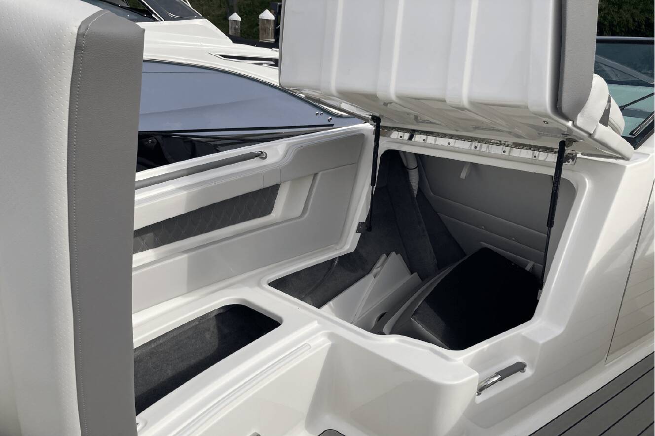 A photo of this 2026 Sea Ray SLX 310