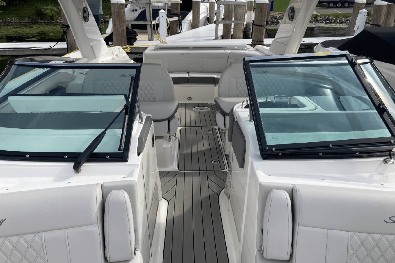 A photo of this 2026 Sea Ray SLX 310
