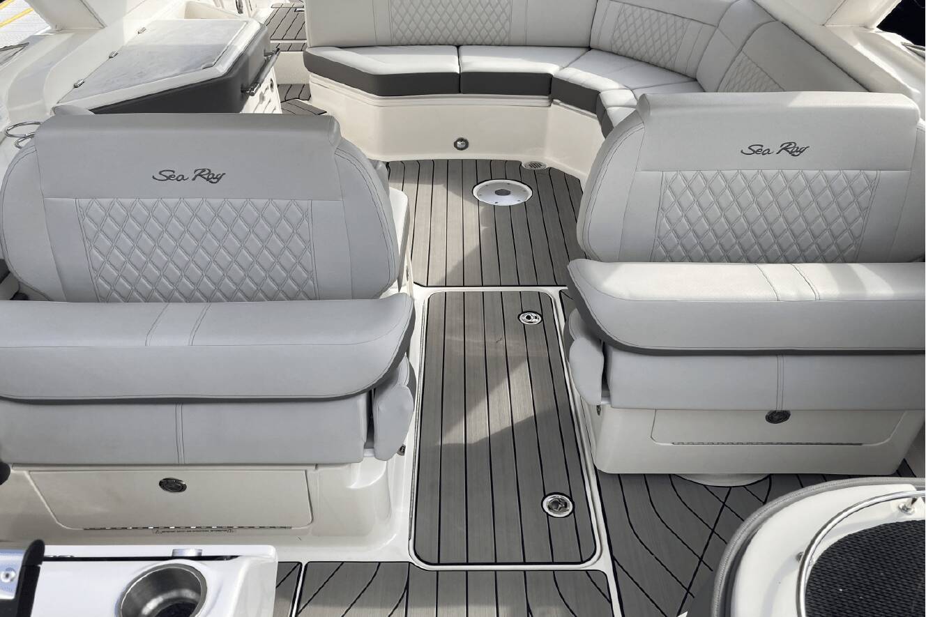 A photo of this 2026 Sea Ray SLX 310