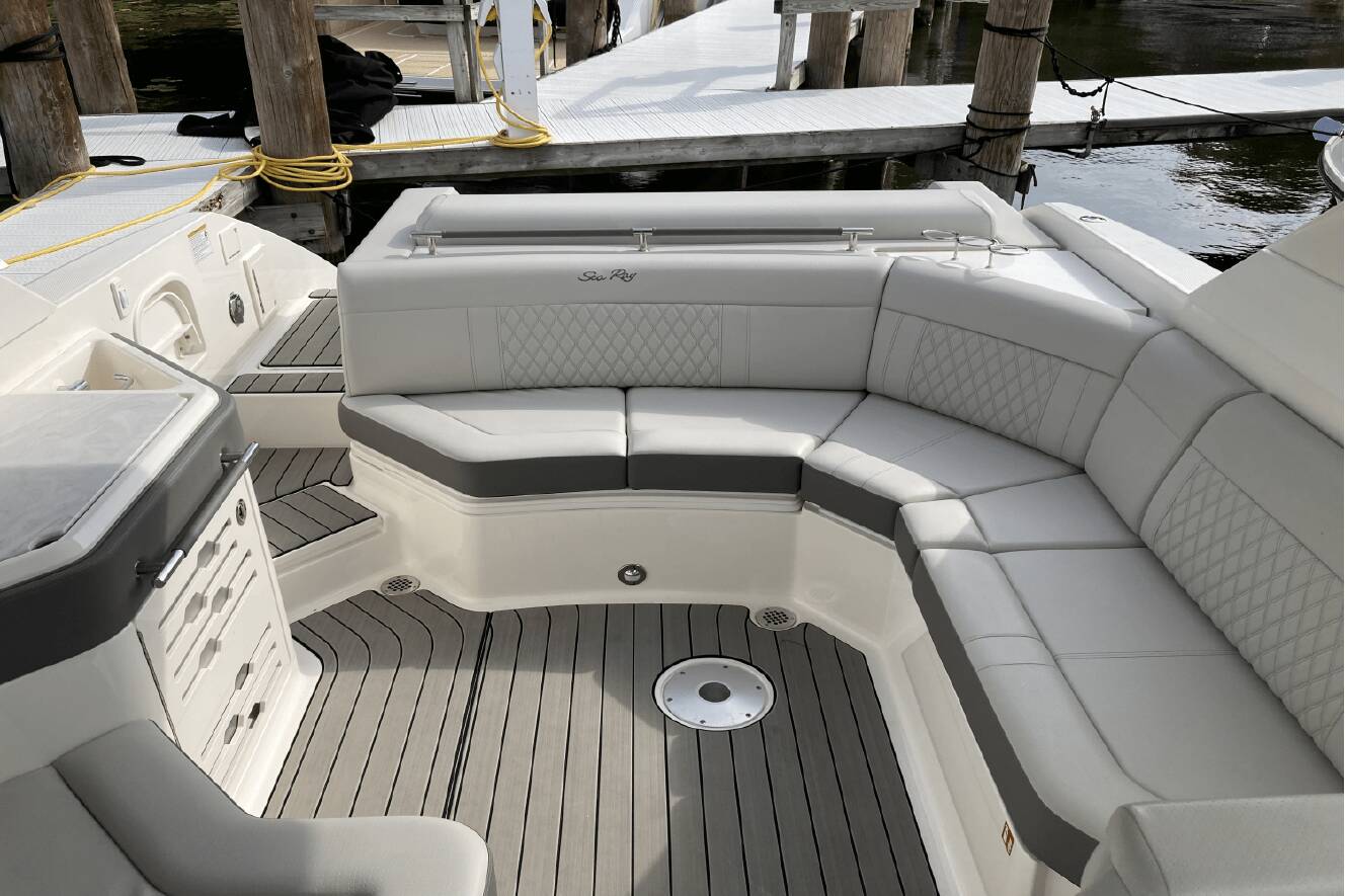 A photo of this 2026 Sea Ray SLX 310