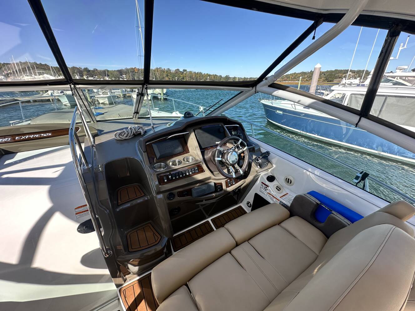 A photo of this 2014 Cruisers Yachts 380 EXPRESS