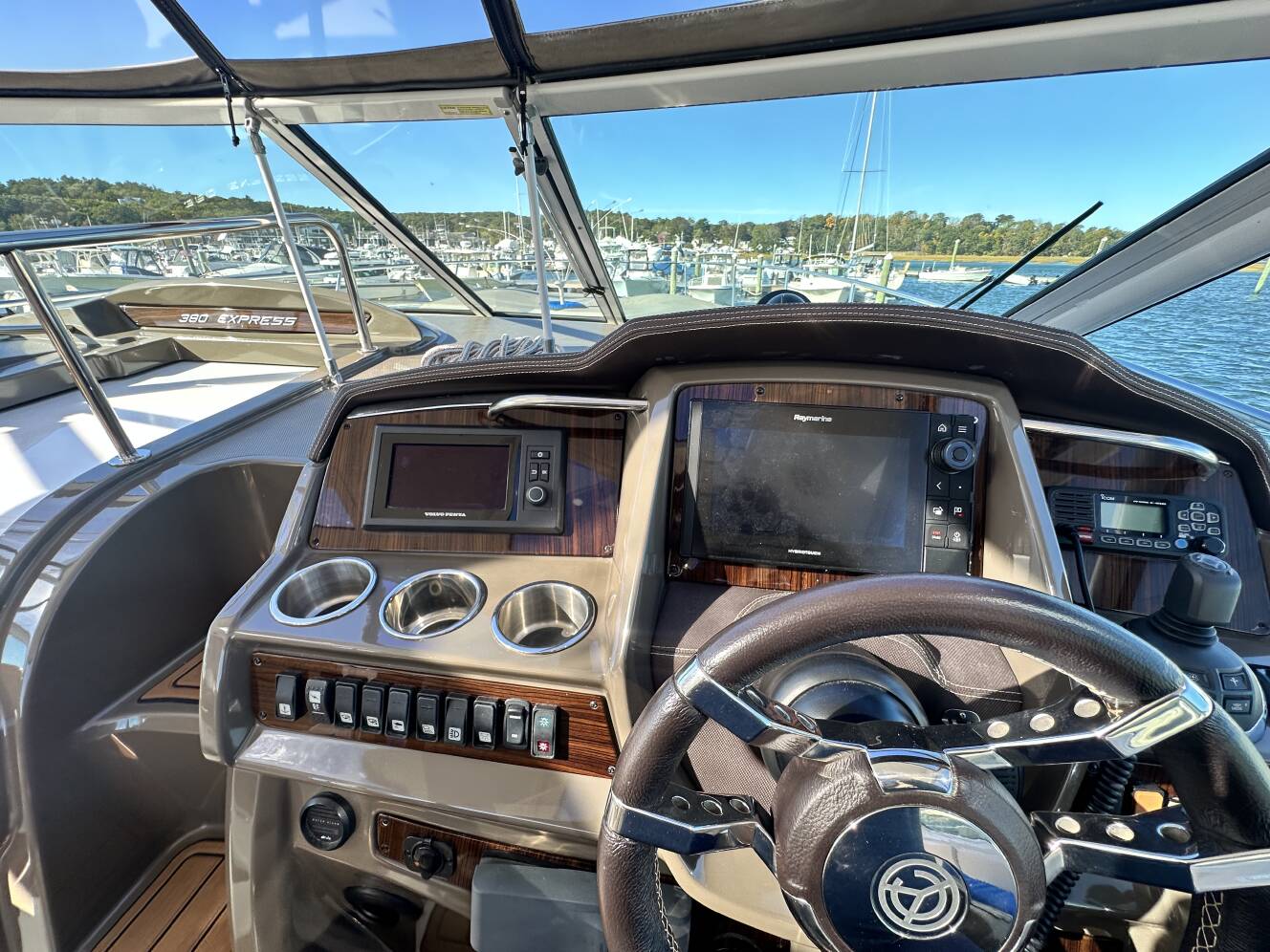 A photo of this 2014 Cruisers Yachts 380 EXPRESS