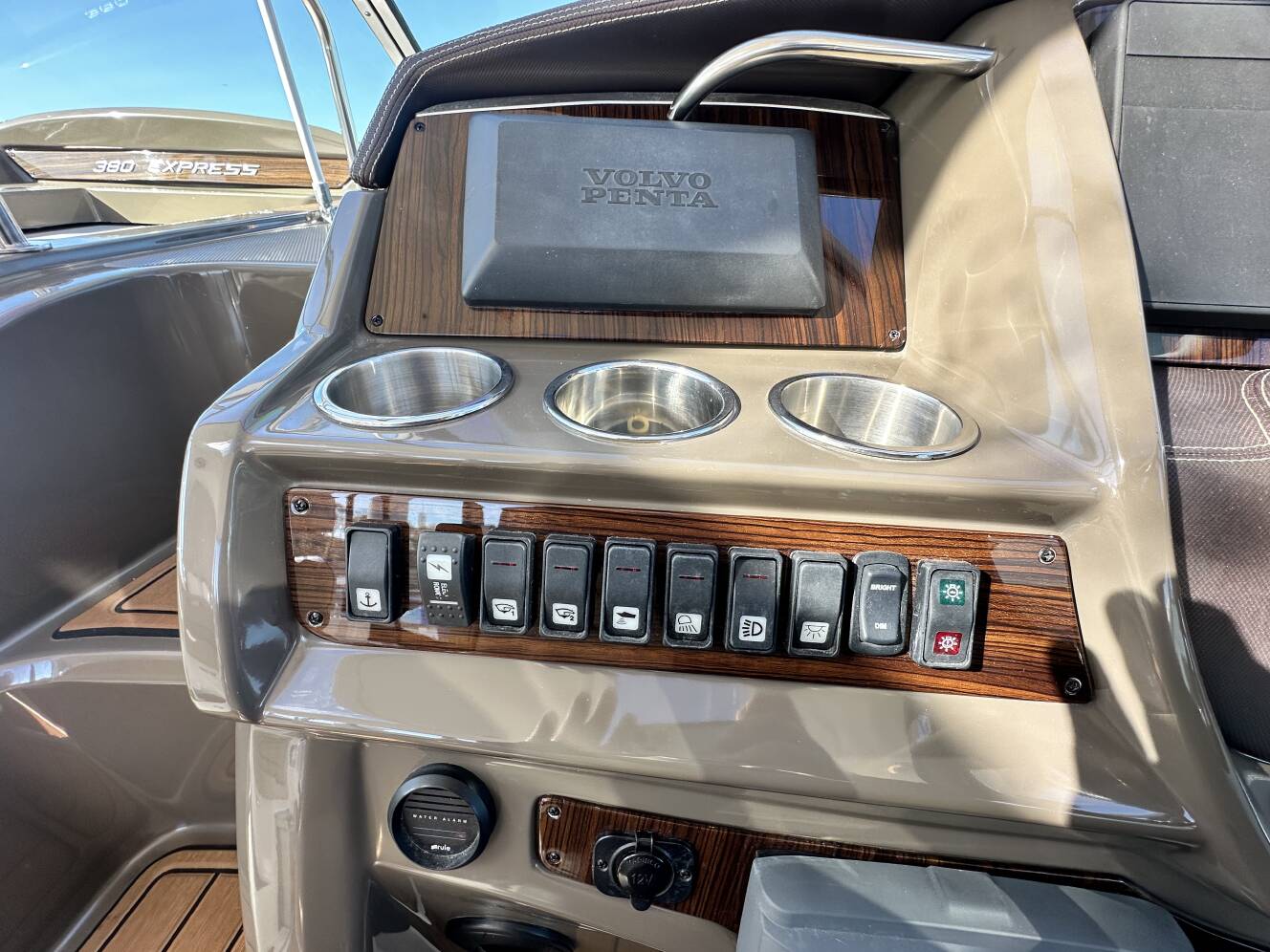 A photo of this 2014 Cruisers Yachts 380 EXPRESS