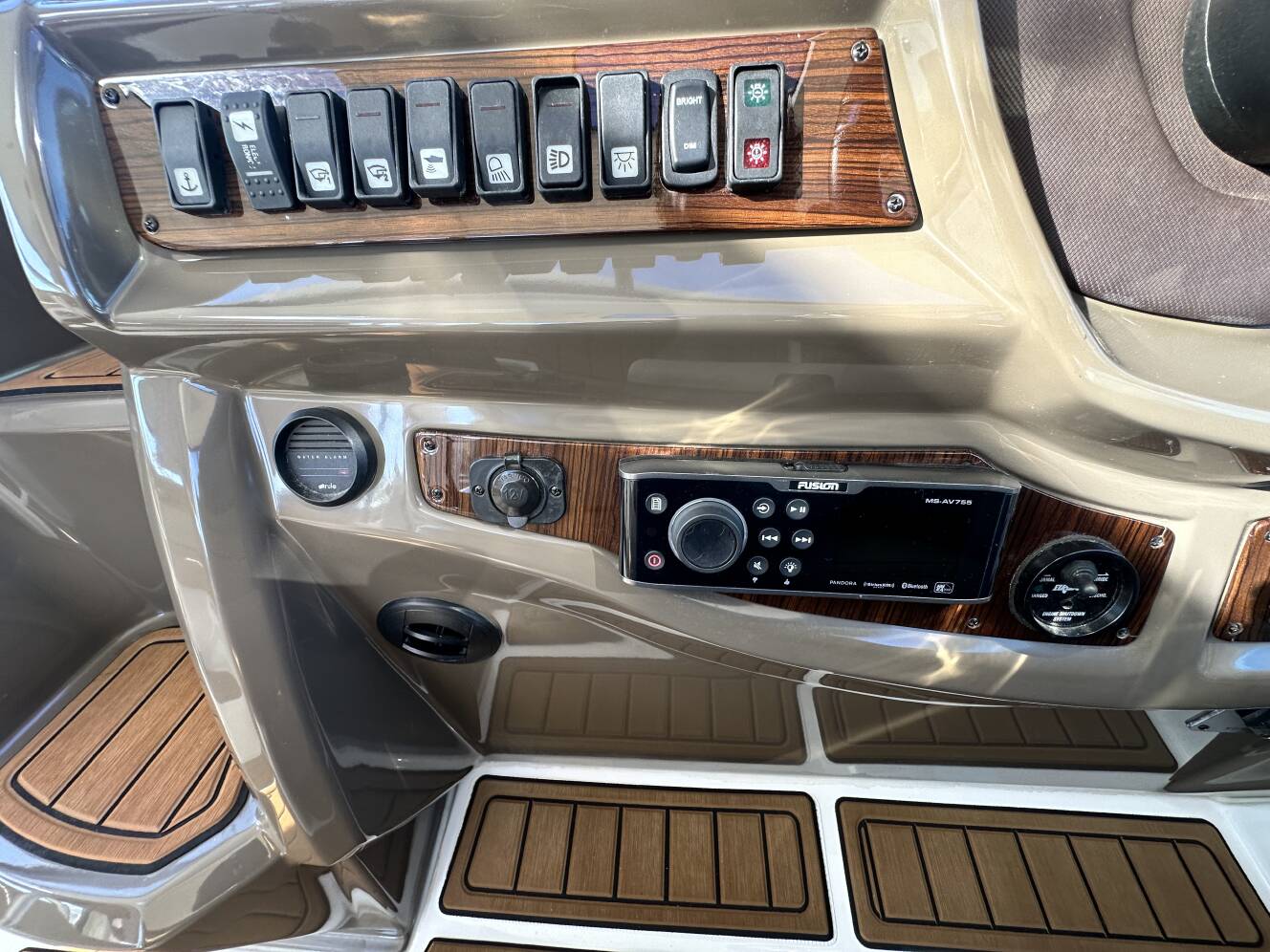 A photo of this 2014 Cruisers Yachts 380 EXPRESS