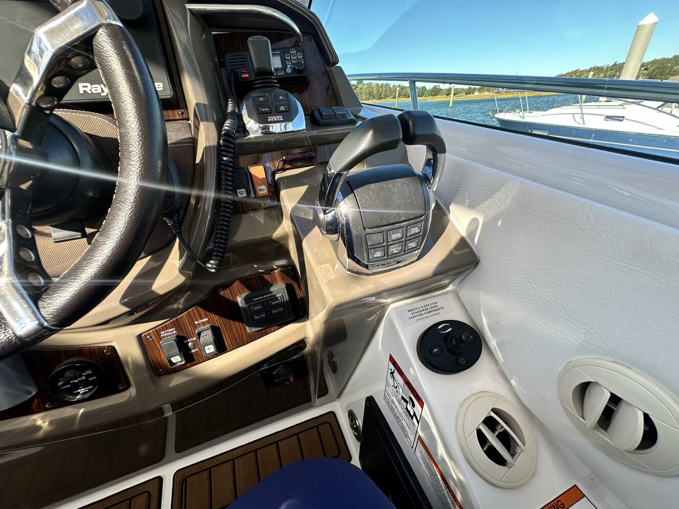 A photo of this 2014 Cruisers Yachts 380 EXPRESS