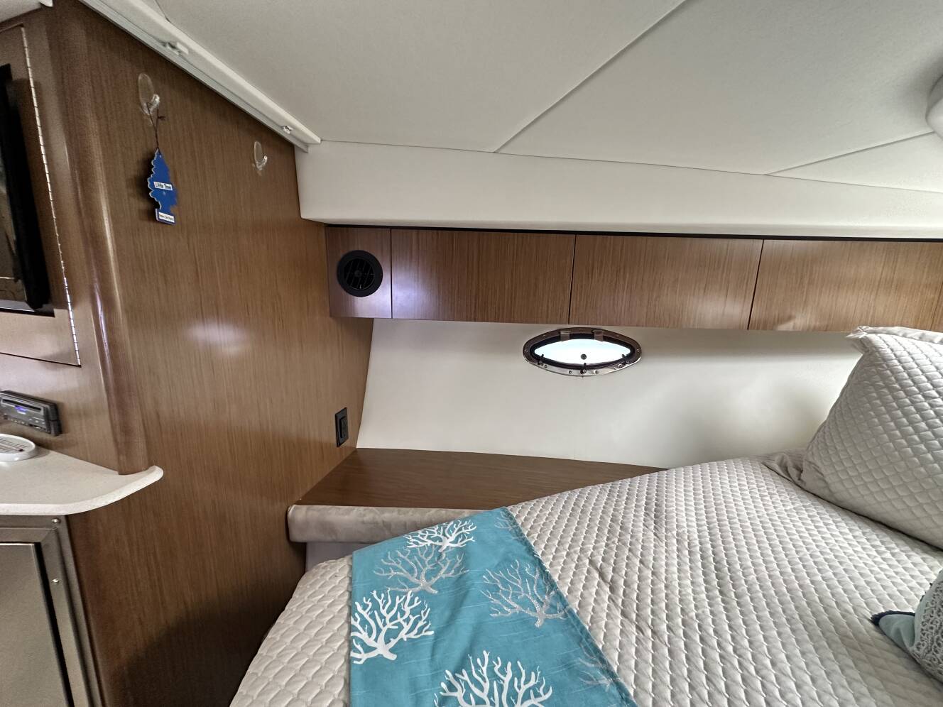 A photo of this 2014 Cruisers Yachts 380 EXPRESS