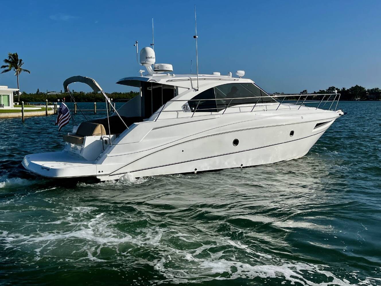 A photo of this 2015 Cruisers Yachts 41 CANTIUS