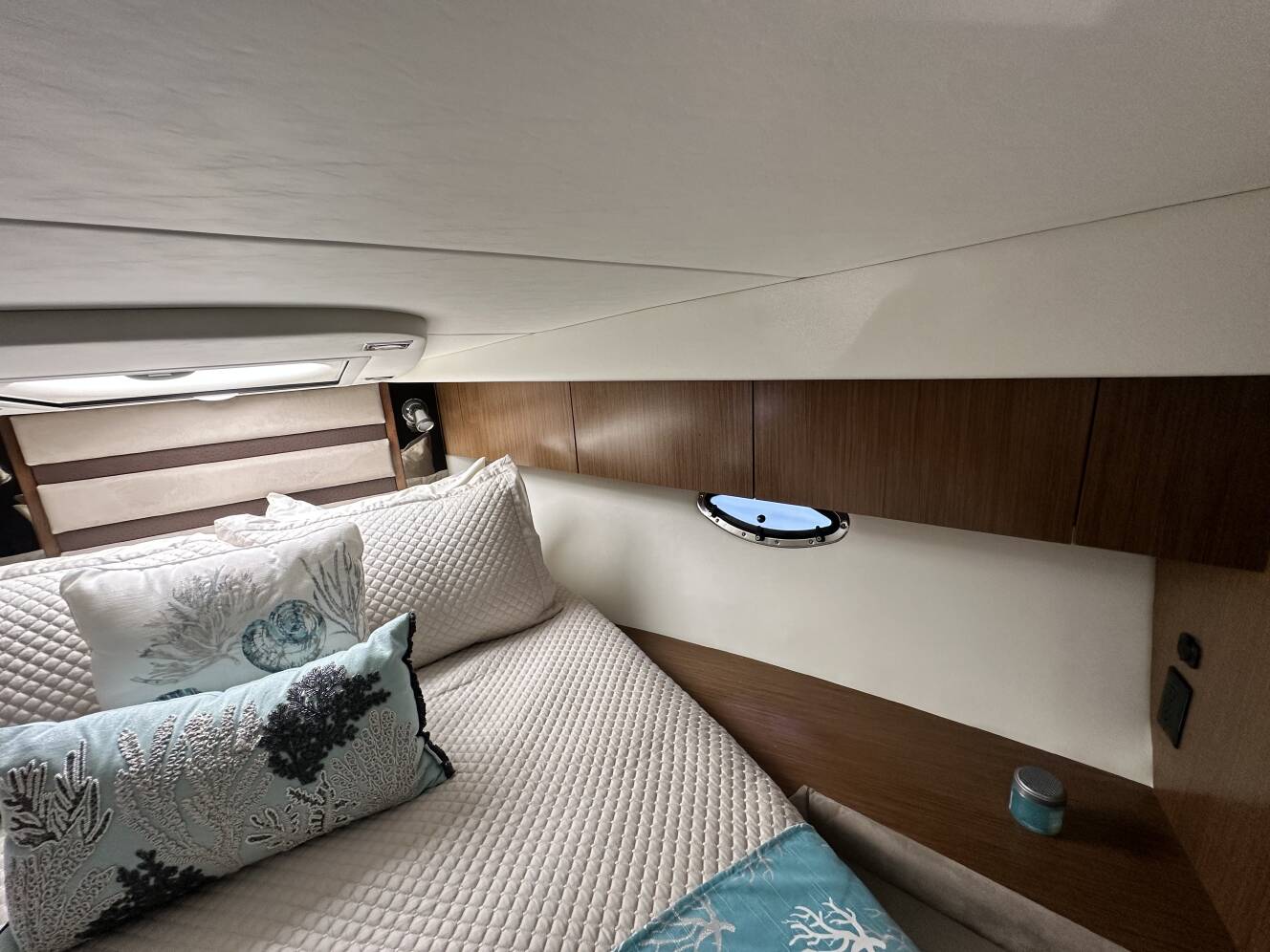 A photo of this 2014 Cruisers Yachts 380 EXPRESS