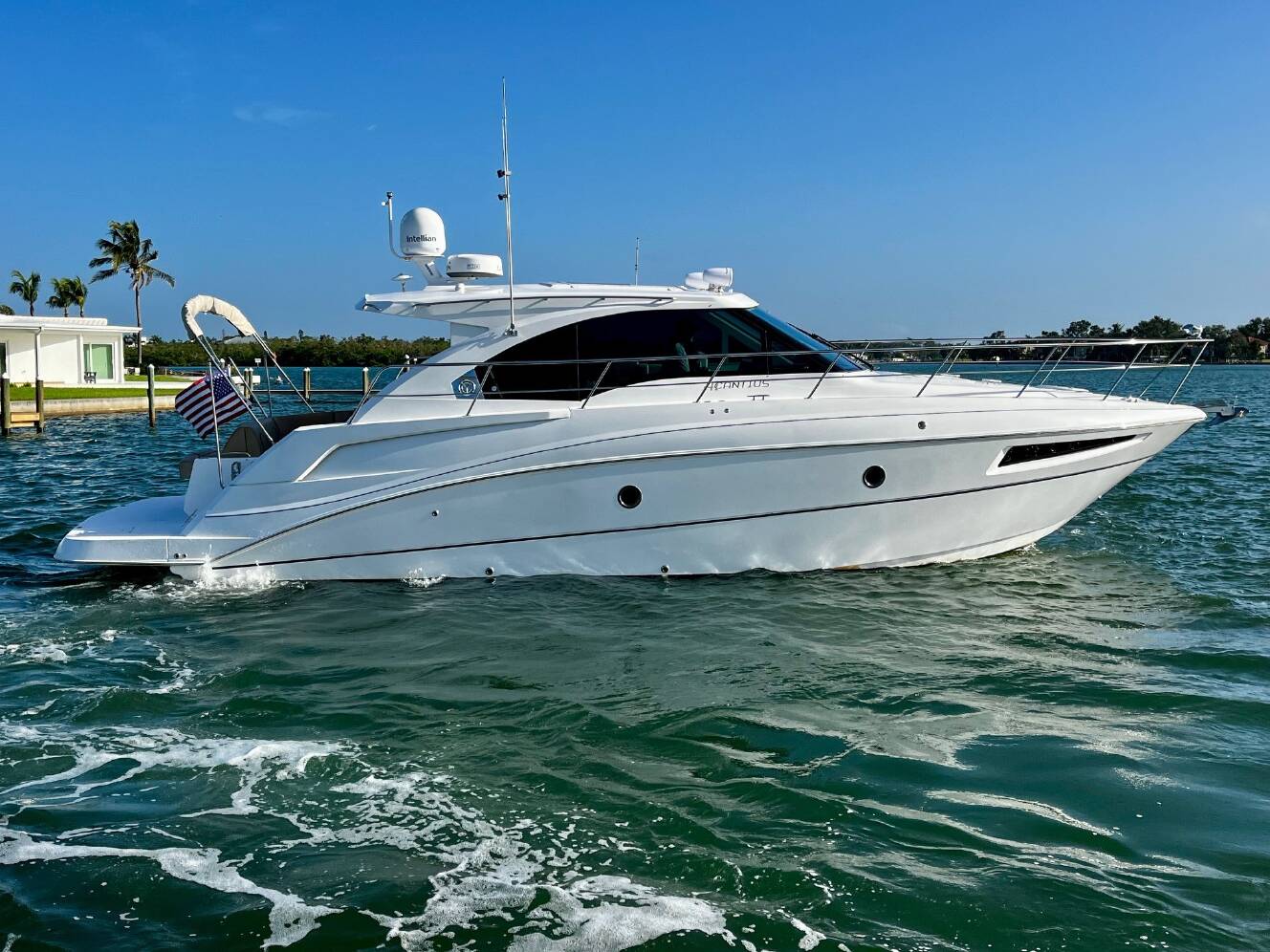 A photo of this 2015 Cruisers Yachts 41 CANTIUS