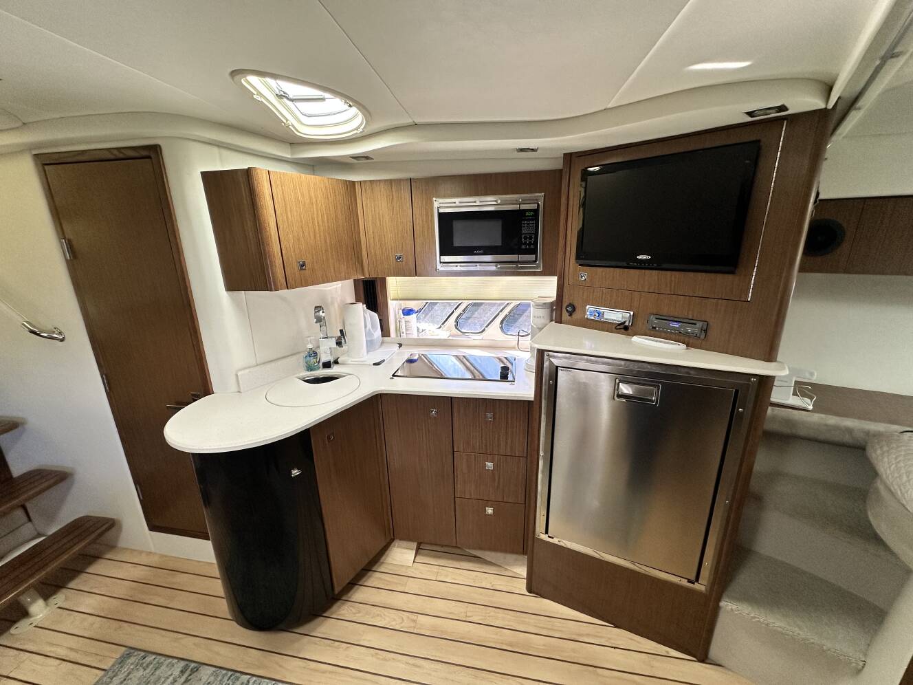 A photo of this 2014 Cruisers Yachts 380 EXPRESS