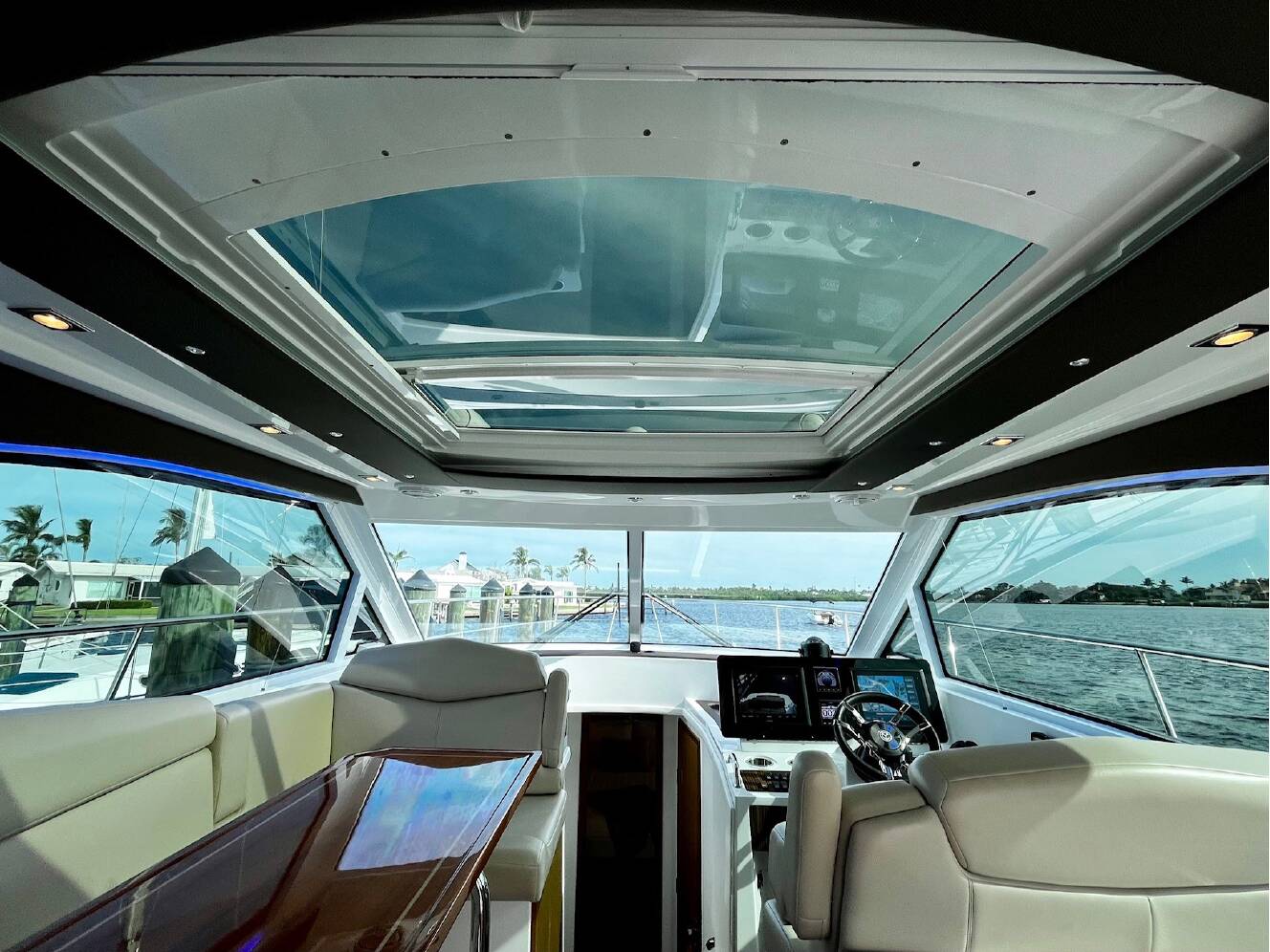 A photo of this 2015 Cruisers Yachts 41 CANTIUS