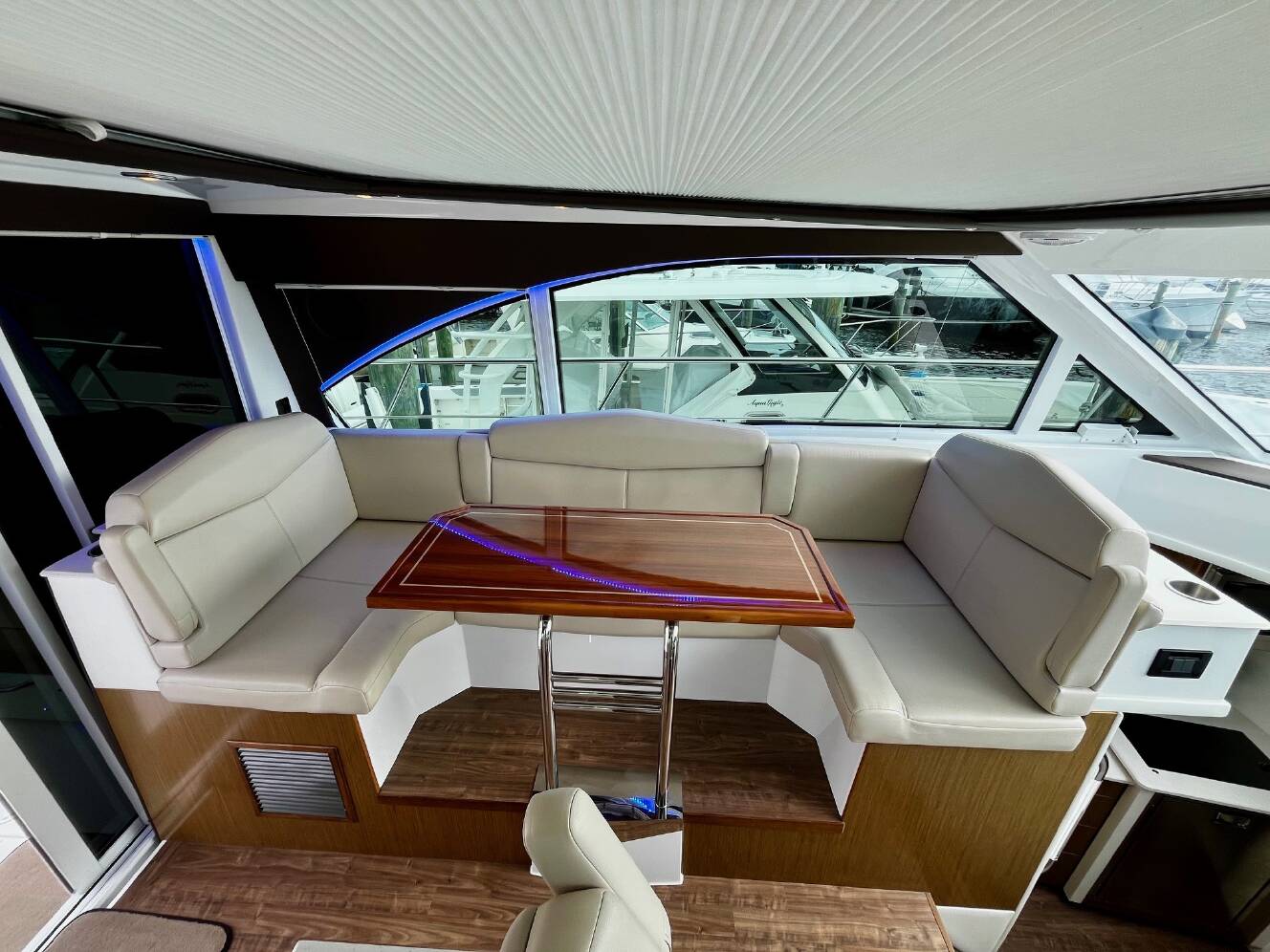 A photo of this 2015 Cruisers Yachts 41 CANTIUS