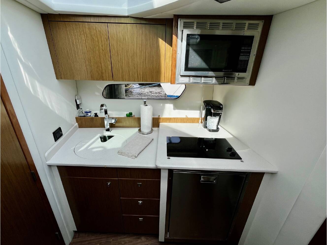 A photo of this 2015 Cruisers Yachts 41 CANTIUS