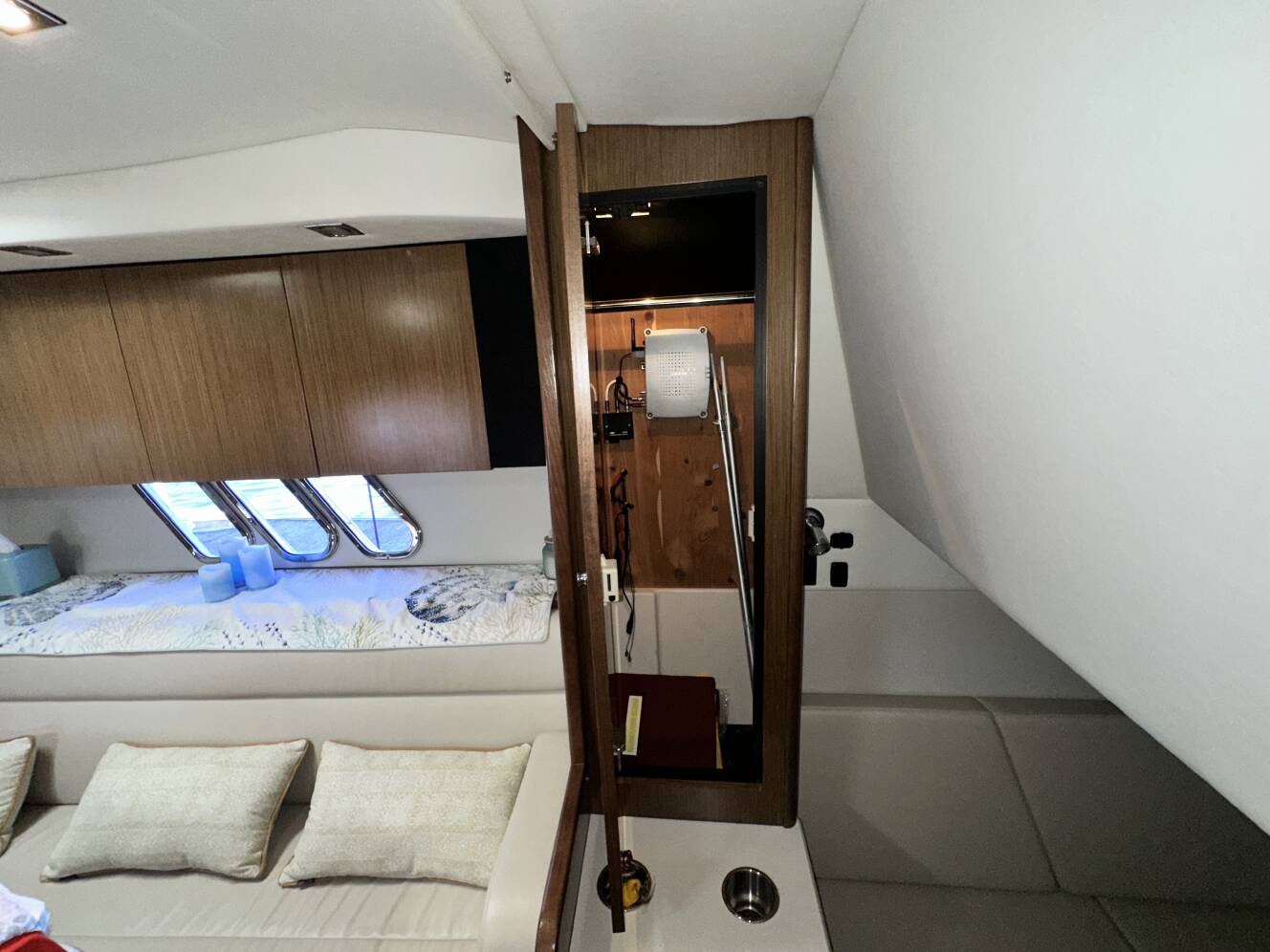 A photo of this 2014 Cruisers Yachts 380 EXPRESS
