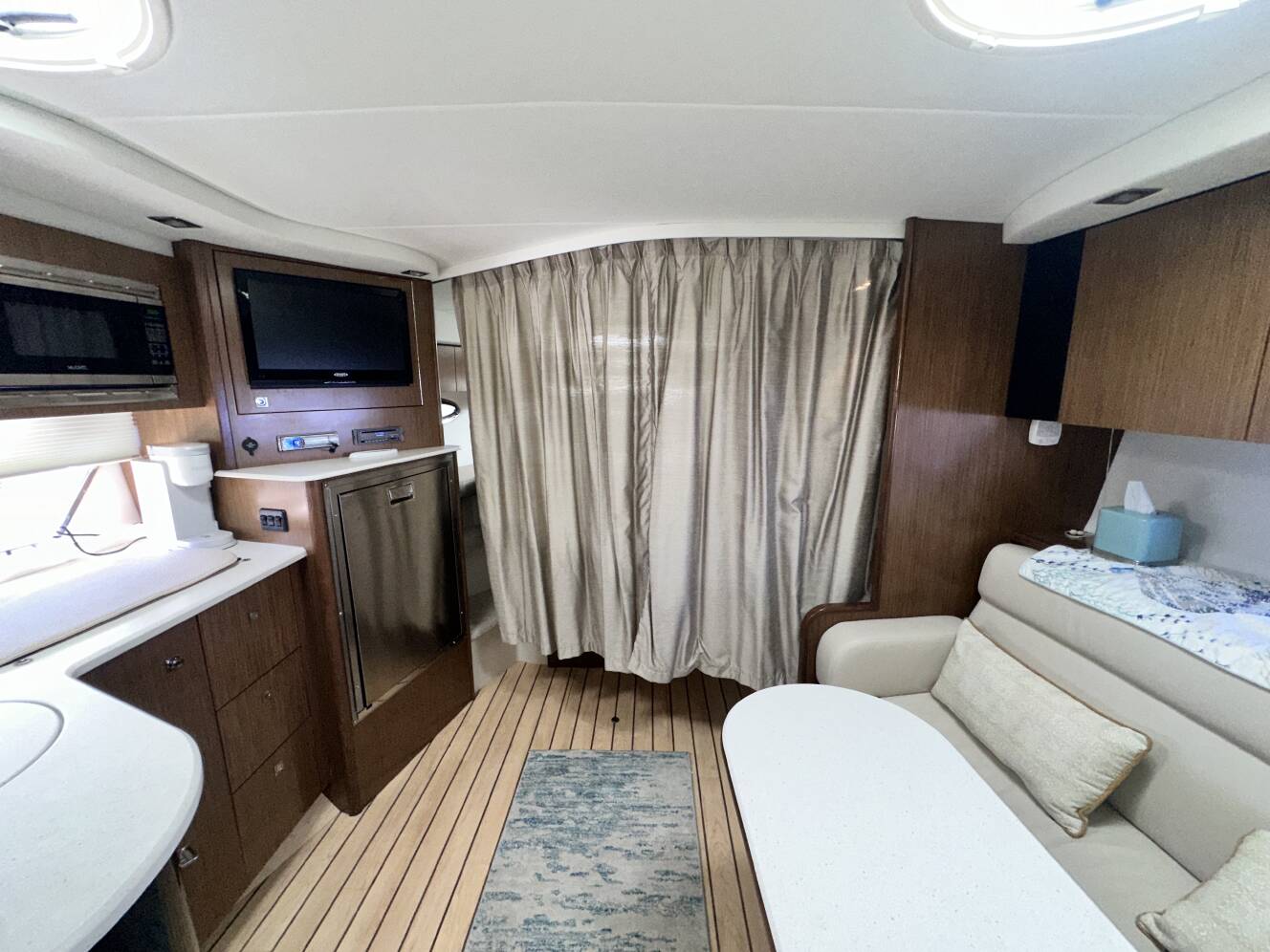 A photo of this 2014 Cruisers Yachts 380 EXPRESS