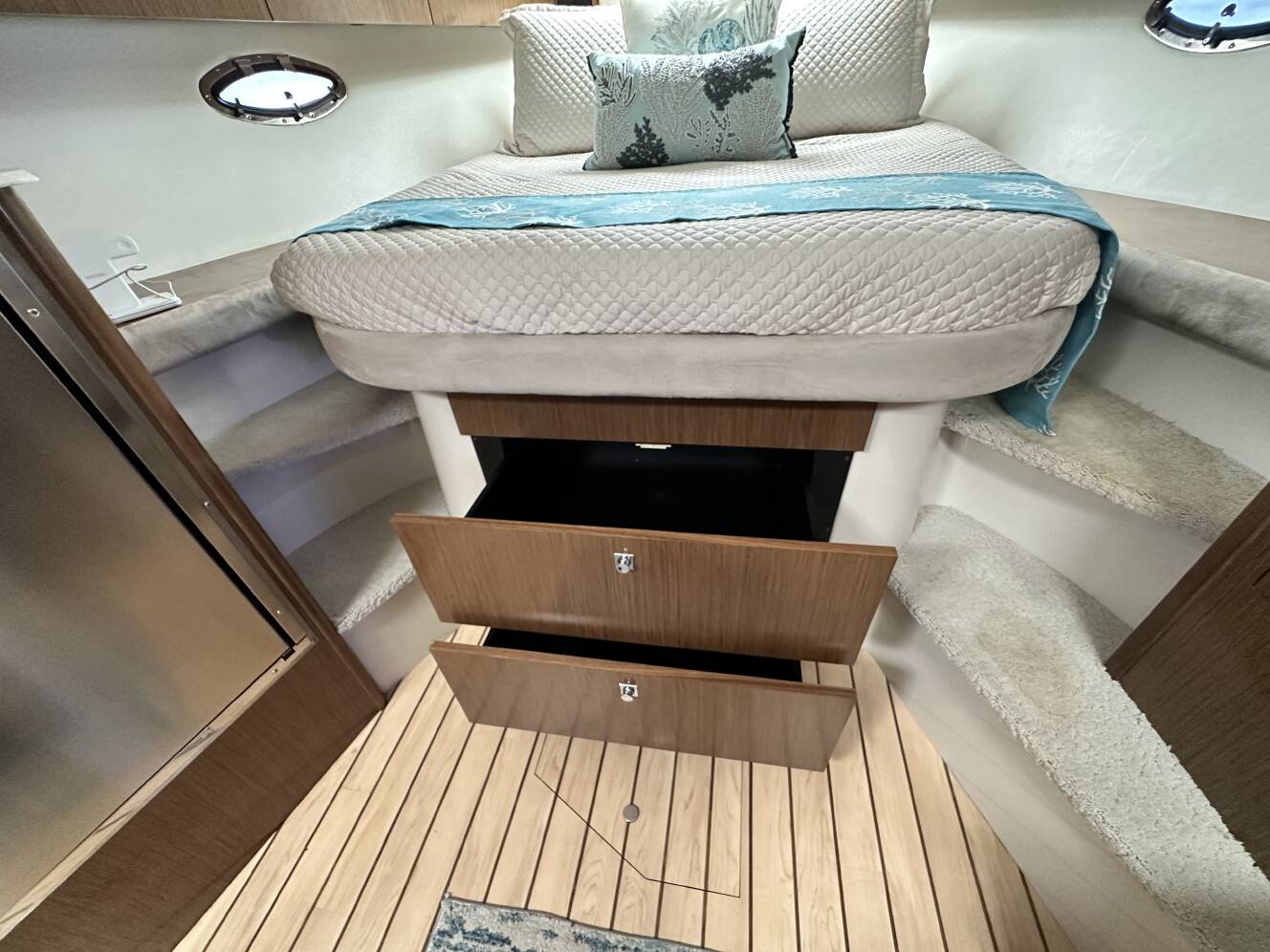 A photo of this 2014 Cruisers Yachts 380 EXPRESS