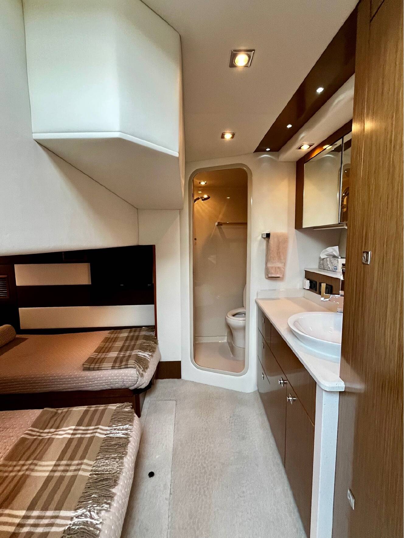 A photo of this 2015 Cruisers Yachts 41 CANTIUS