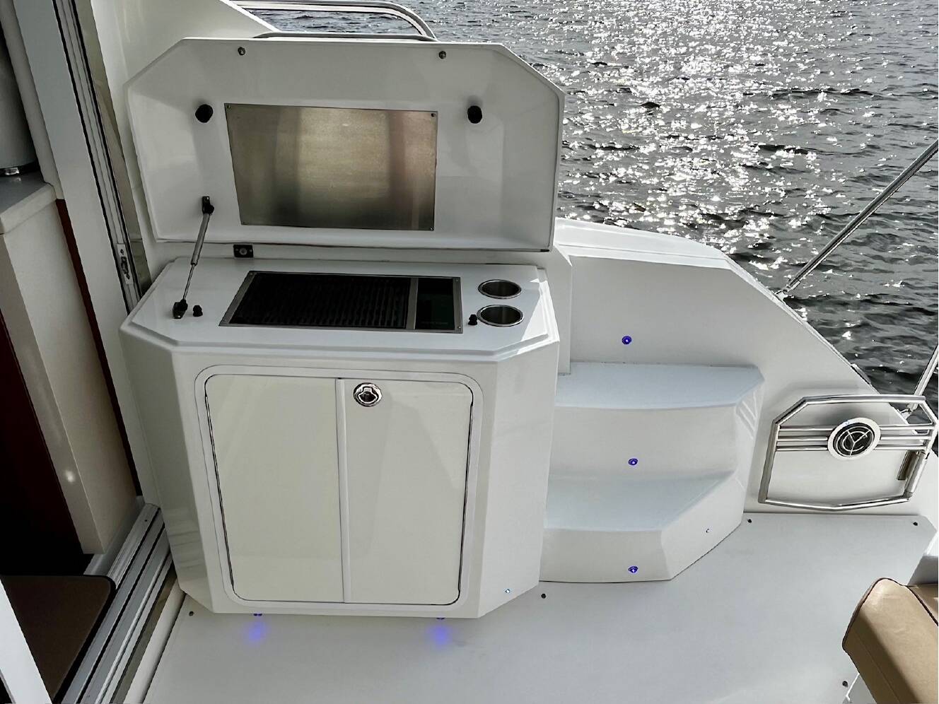 A photo of this 2015 Cruisers Yachts 41 CANTIUS
