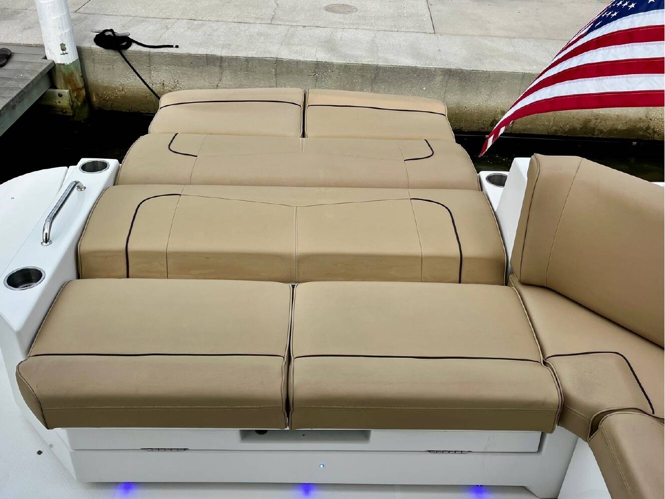 A photo of this 2015 Cruisers Yachts 41 CANTIUS