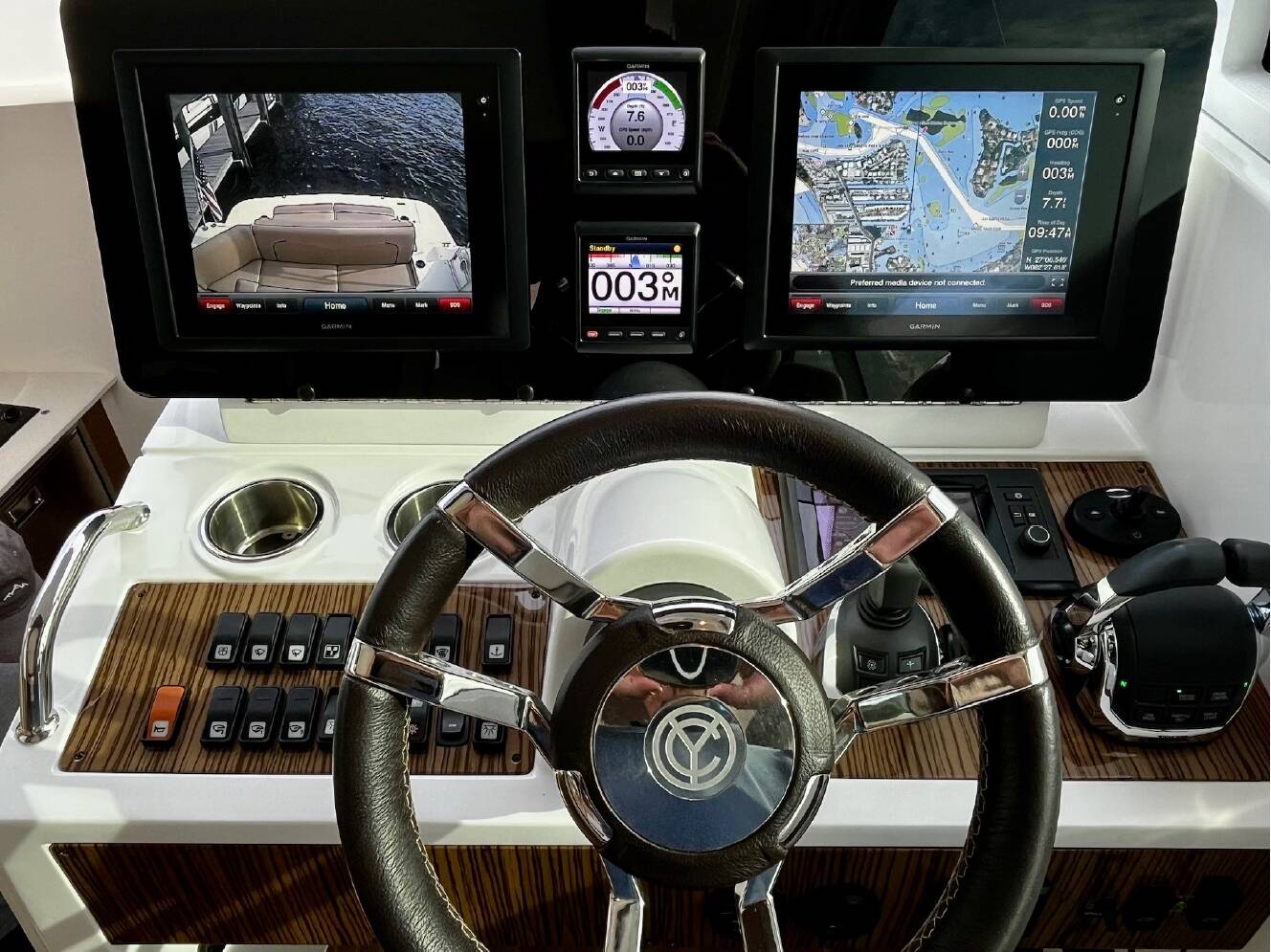 A photo of this 2015 Cruisers Yachts 41 CANTIUS