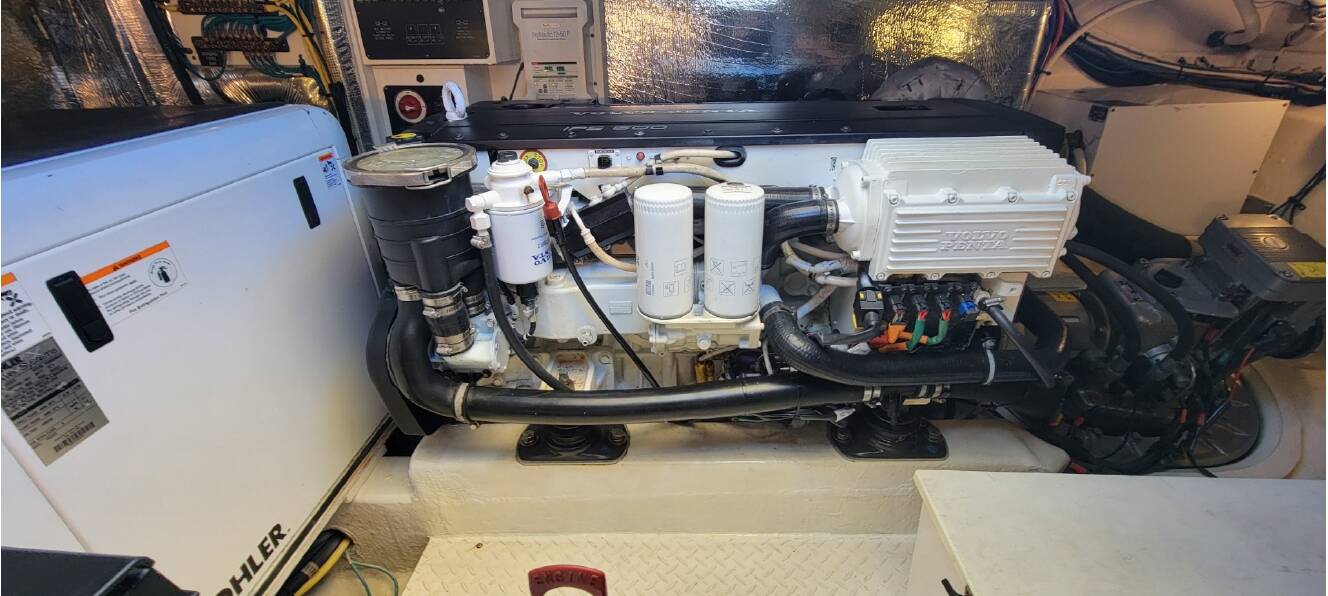 A photo of this 2015 Cruisers Yachts 41 CANTIUS
