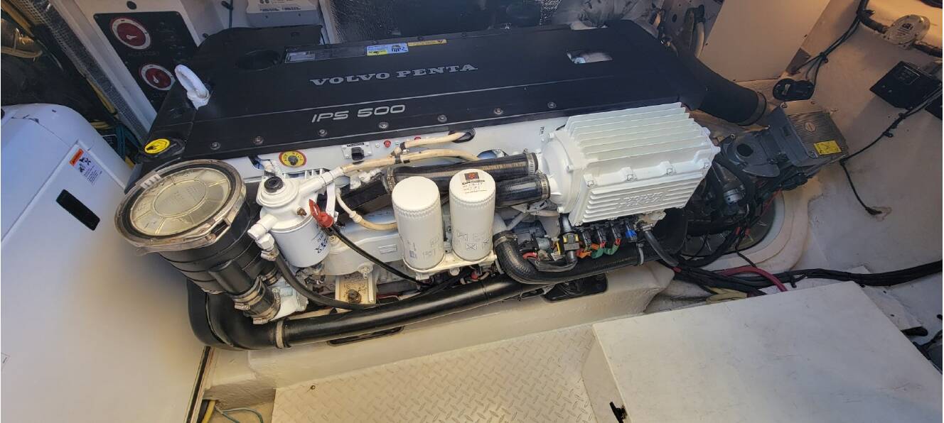 A photo of this 2015 Cruisers Yachts 41 CANTIUS