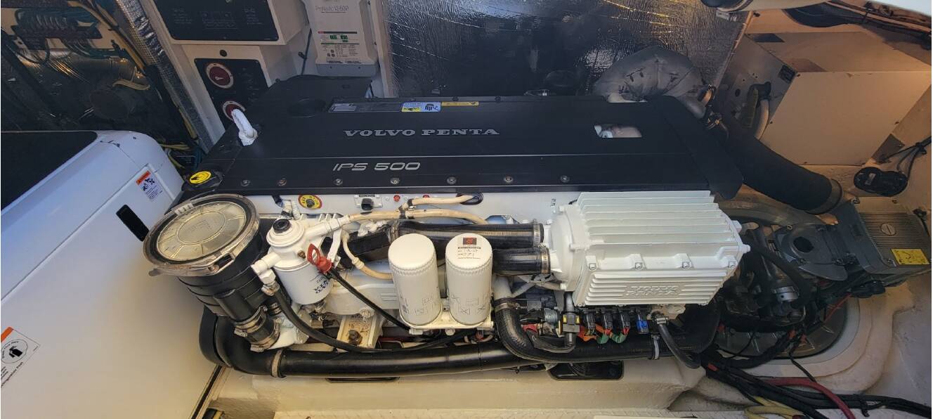 A photo of this 2015 Cruisers Yachts 41 CANTIUS
